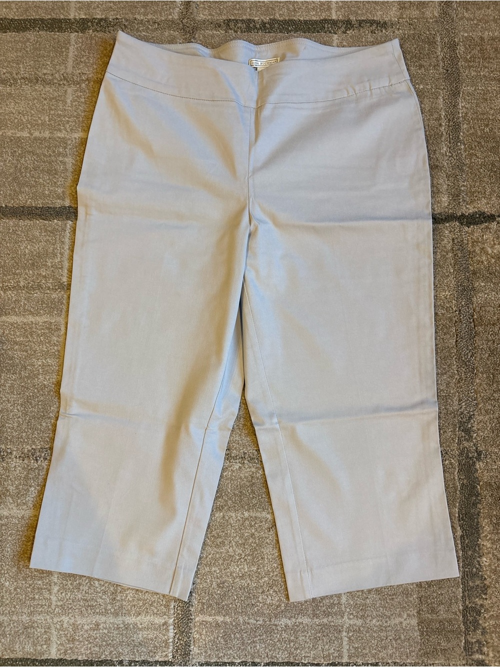 Dana Buchman Light Gray Stone Slimming Capri Pants Summer Size Large Like New